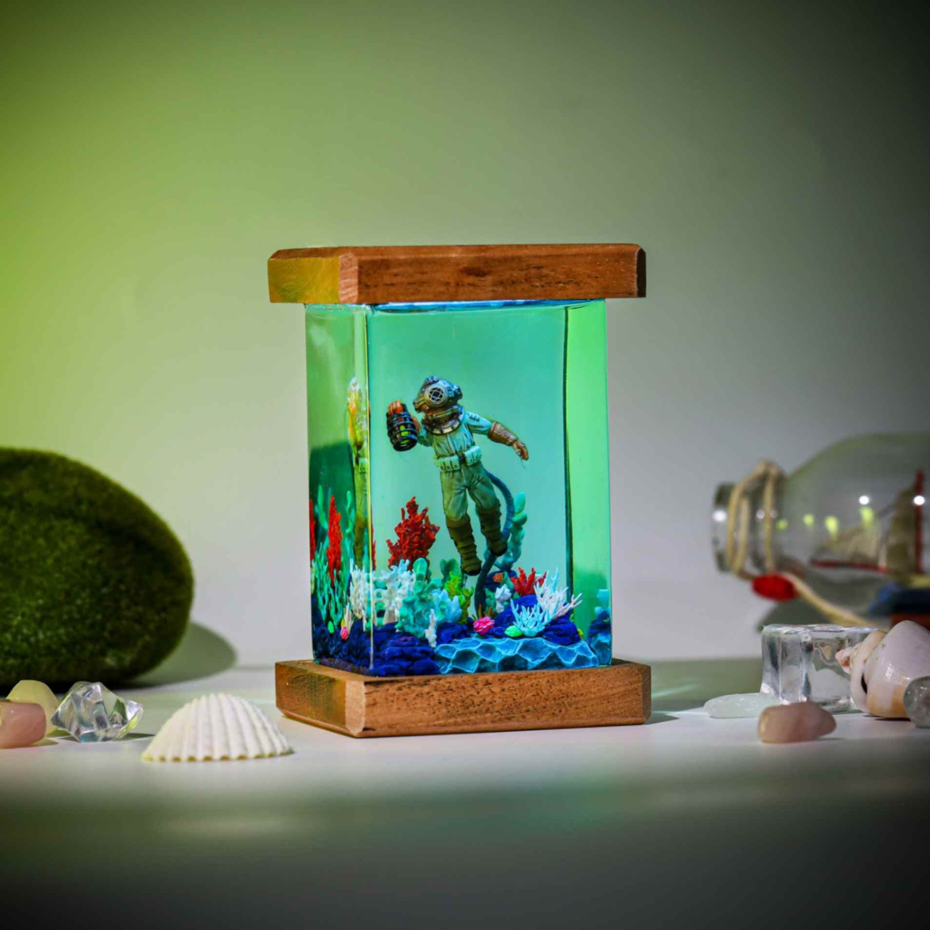 Deep-sea Diver with Air Hose Resin Lamp, Ocean Lamp - Resinartgift